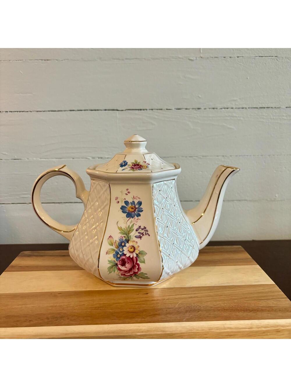 Sadler Windsor Floral Teapot